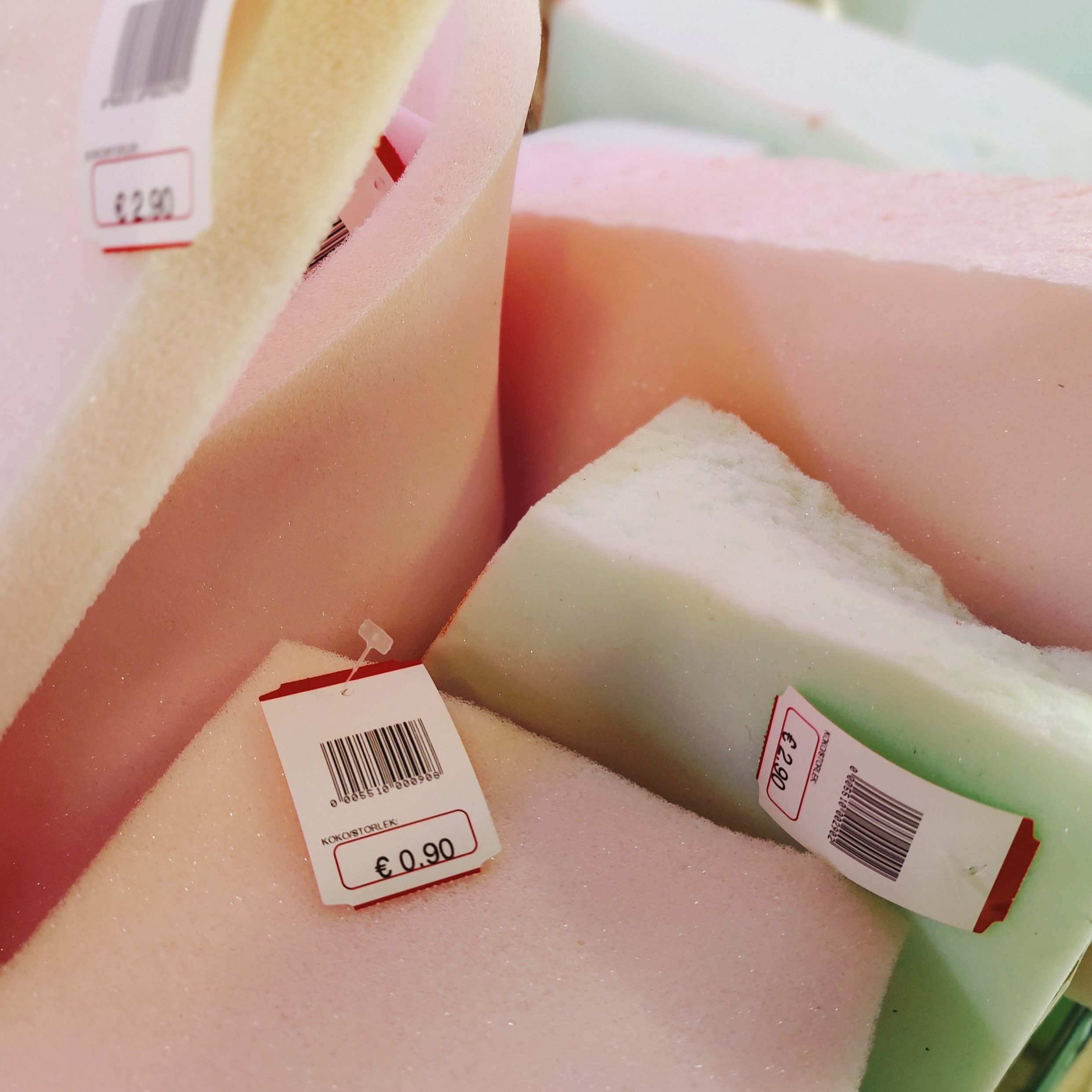 Vaahtomuovipaloja pastellisävyissä